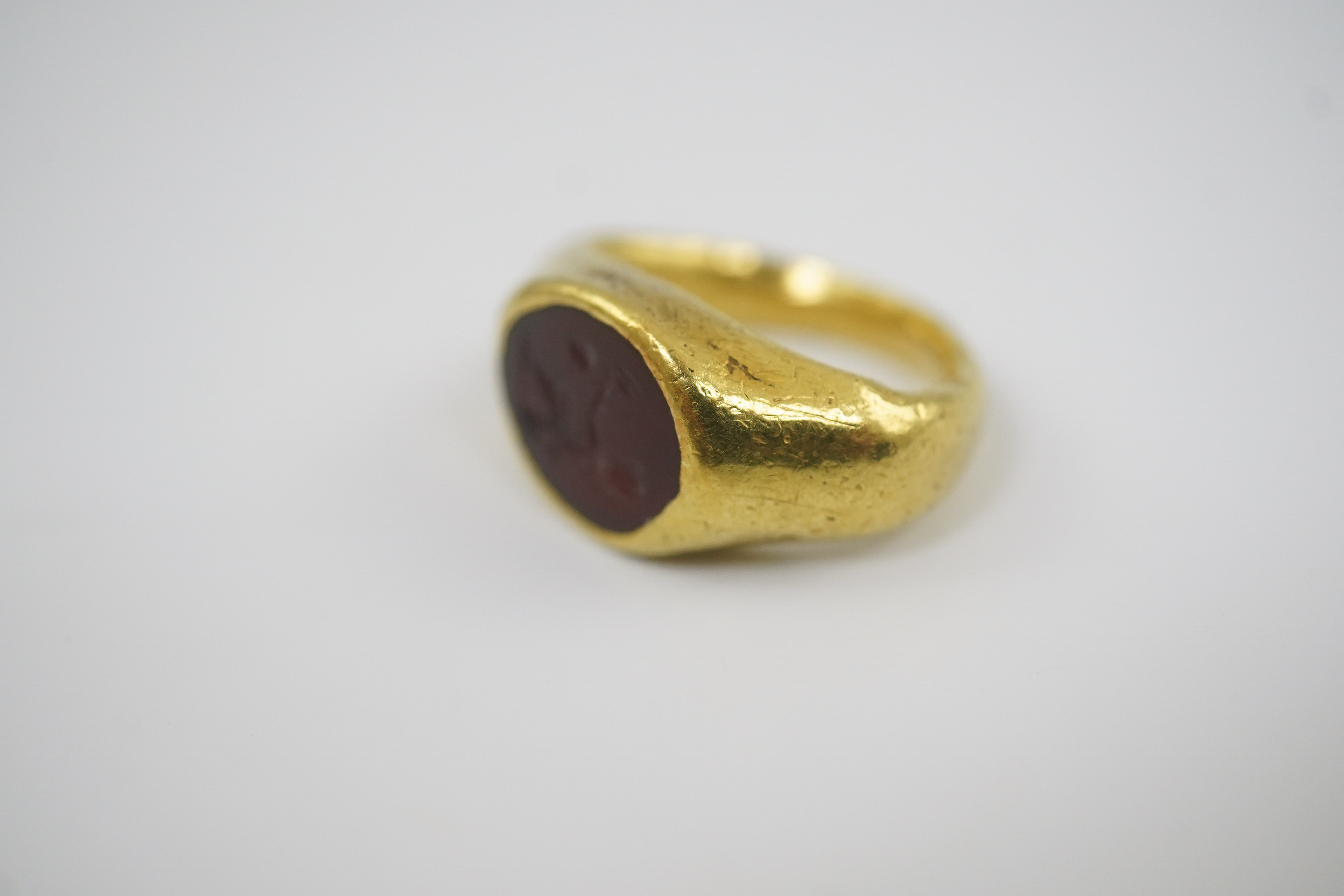 A Roman gold and intaglio set ring